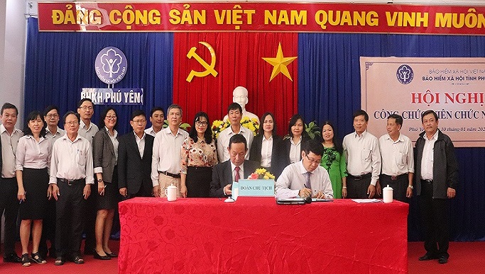 Đại diện các đơn vị ký kết giao ước thi đua năm 2020